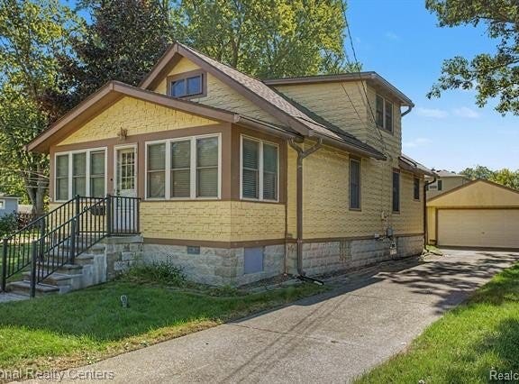419 John M Avenue, Clawson, MI 48017