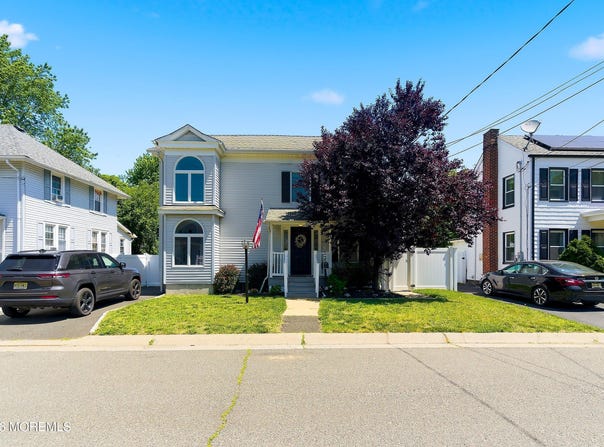 45 Compton Street, Belford, NJ 07718