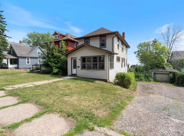1110 E 10th St, Duluth, MN 55805