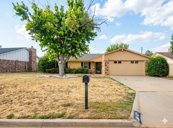 1421 Savannah Circle, Altus, OK 73521