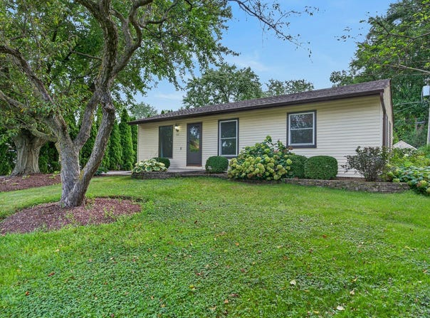 6712 Silver Lake Road, Cary, IL 60013