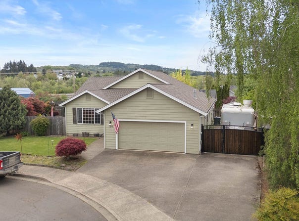 126 LILLY Ct, Sutherlin, OR 97479