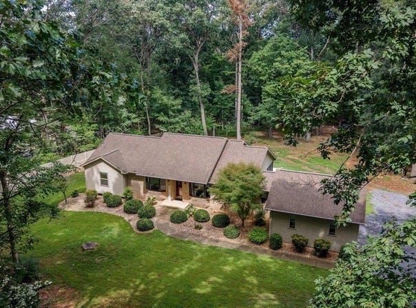 55 BURKES MILL RD, WEYERS CAVE, VA 24486