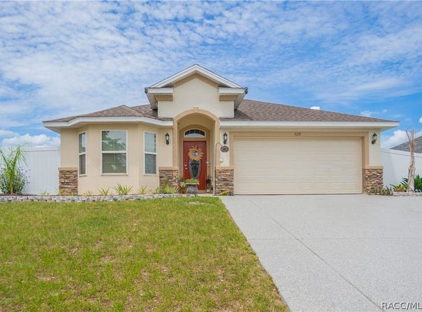 3271 N Burroughs Path, Beverly Hills, FL 34465