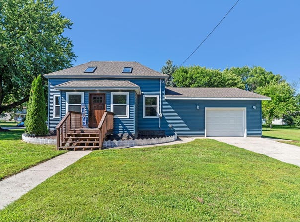 451 Birch Avenue W, Hector, MN 55342