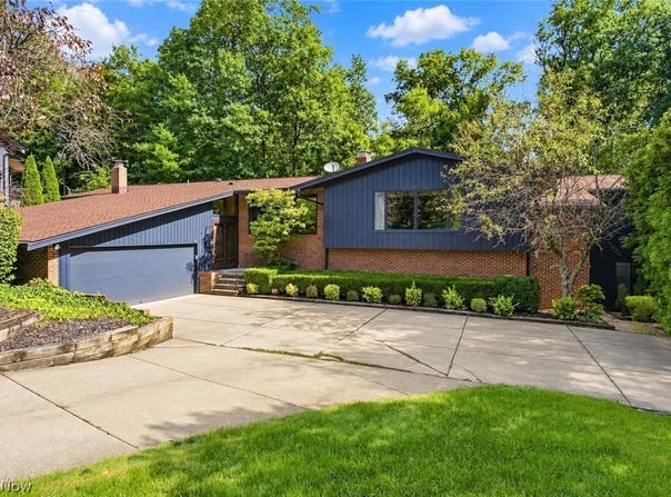 19718 Deer Run Lane, Strongsville, OH 44149