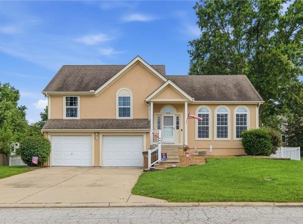 903 Silver Lake Circle, Raymore, MO 64083