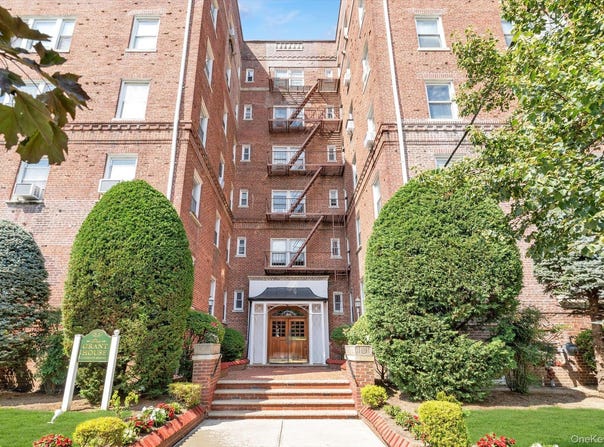 55 Grand Avenue, Rockville Centre, NY 11570