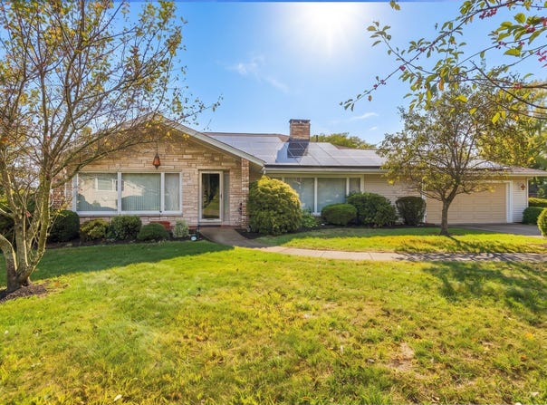 131 Valley Rd, Somerset, MA 02726