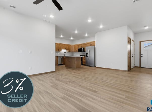2804 S Broek Dr, Sioux Falls, SD 57106
