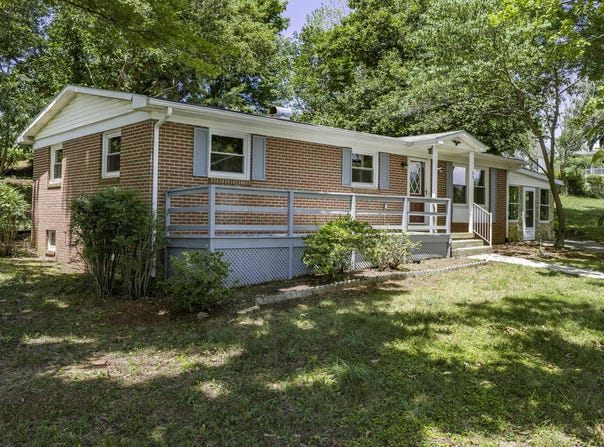 25 Pathfinder Dr, Lexington, VA 24450