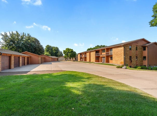 300 E 25th, Yankton, SD 57078