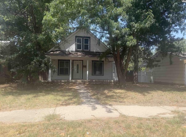 702 E 9th Ave, Hutchinson, KS 67501