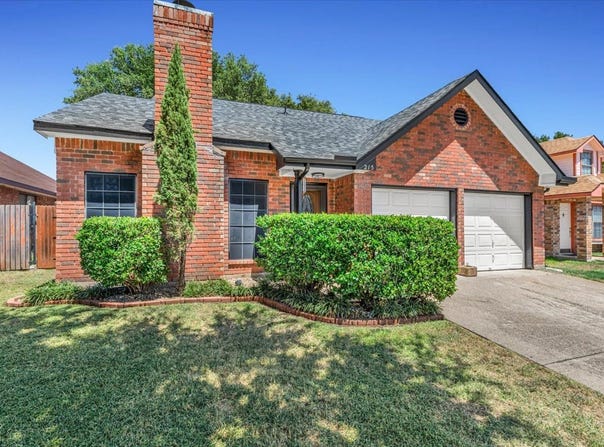 215 Ironbark Drive, Arlington, TX 76018