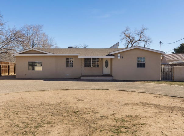 1048 Goff Boulevard SW, Albuquerque, NM 87105