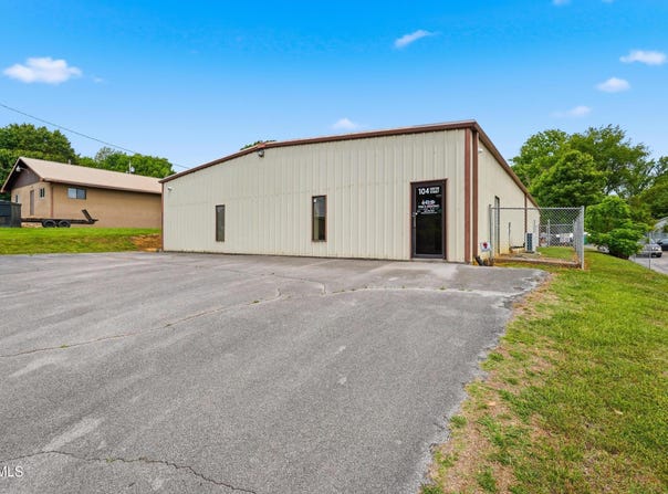 104 Center Street, Johnson City, TN 37615