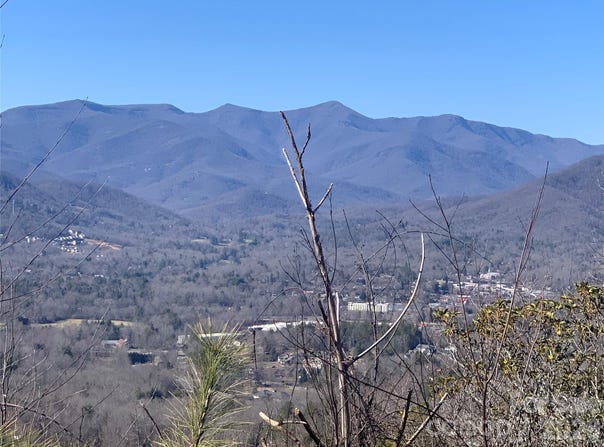 124 Settings Boulevard, Black Mountain, NC 28711