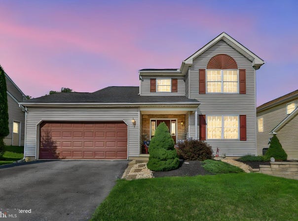 5016 FOXRUN Lane, WHITEHALL, PA 18052