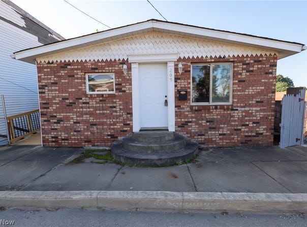 205 E High St, Flushing, OH 43977