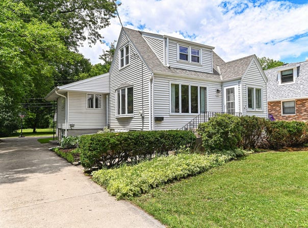 3445 S 96th St, Milwaukee, WI 53227