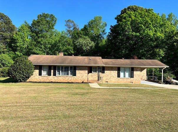 10 Forest Ln, Ware Shoals, SC 29692