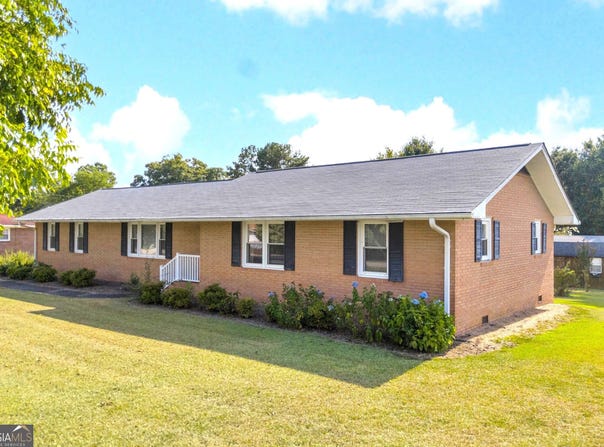 1229 Crestview Drive, Elberton, GA 30635