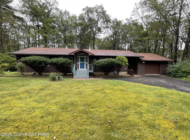 18 Sherman Drive, Tobyhanna, PA 18466