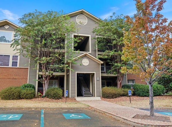 2100 #10 Old Taylor Raod, OXFORD, MS 38655