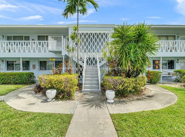 900 Atlantic Shores Blvd, Hallandale Beach, FL 33009