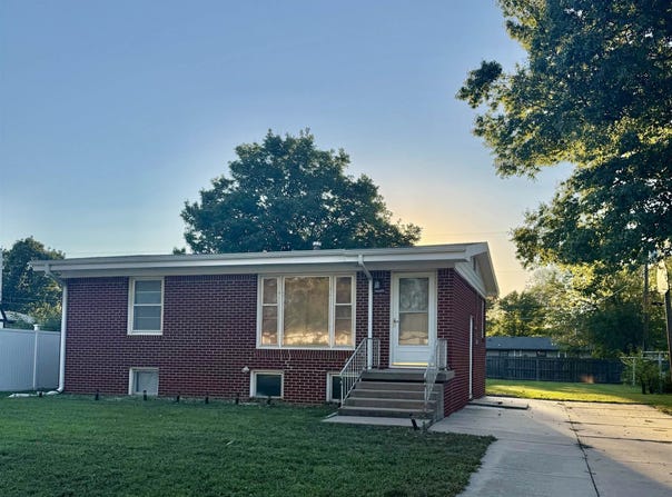 1017 S Poplar, Newton, KS 67114
