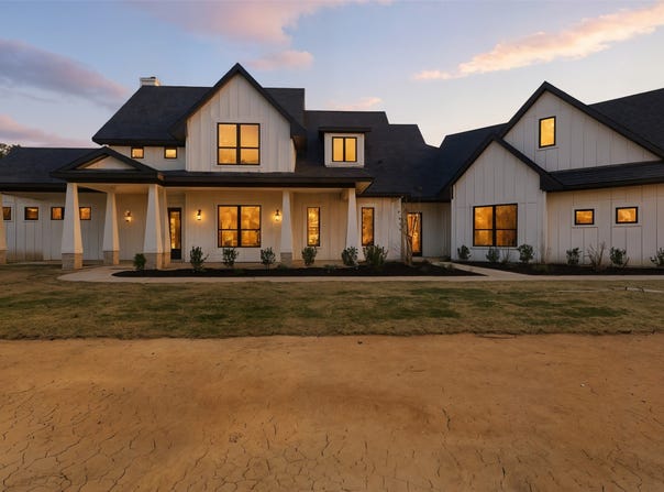 1552 Lakeridge Boulevard, Sunset, TX 76270