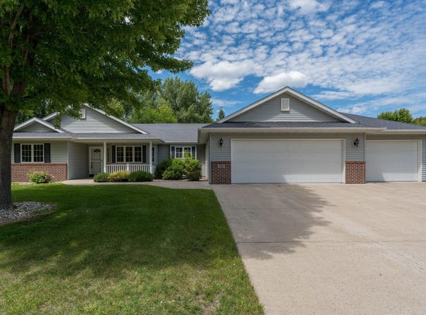 100 Crystal Lane, Mankato, MN 56001