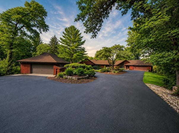 7328 Kinnikinnick Drive, ROSCOE, IL 61073