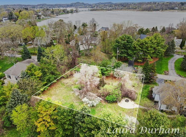 289 Crest, Douglas, MI 49406