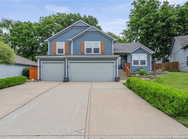 19309 E Lynchburg Place N, Independence, MO 64058