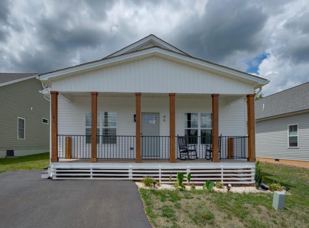 46 Triple Crown Dr, Lexington, VA 24450
