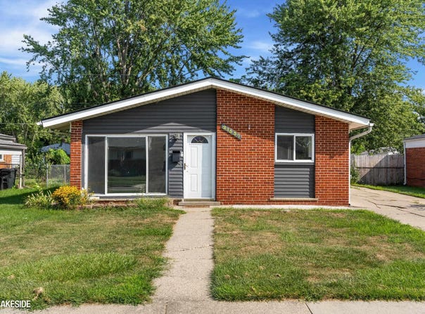 21537 Parkway Street, Saint Clair Shores, MI 48082