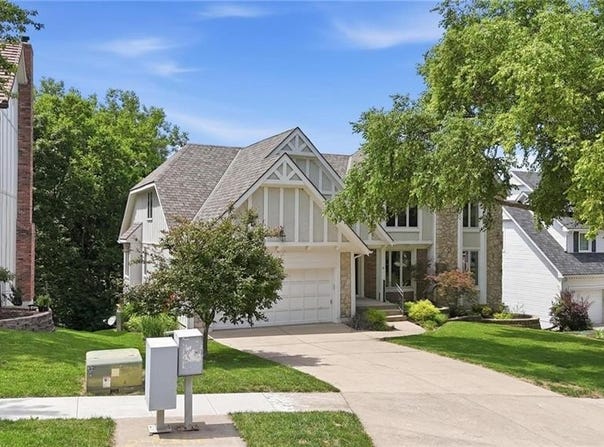 4142 NE Hampstead Drive, Lee's Summit, MO 64064