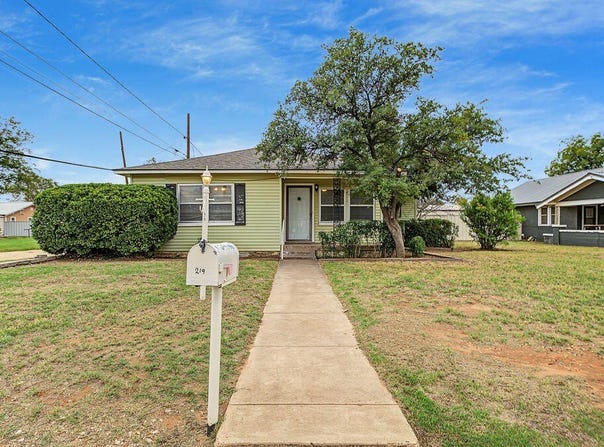 219 E 9th St, Colorado City, TX 79512