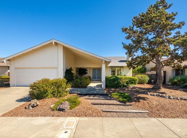 8826 Oakmont Drive, Santa Rosa, CA 95409
