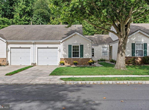 42 PEPPERGRASS Drive N, MT LAUREL, NJ 08054