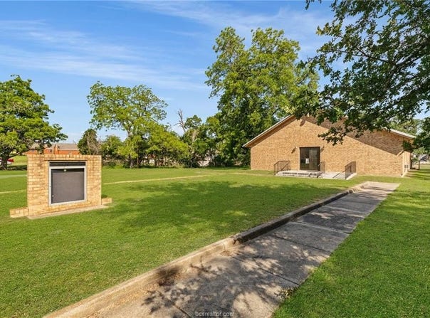 345 W Bell, Rockdale, TX 76567