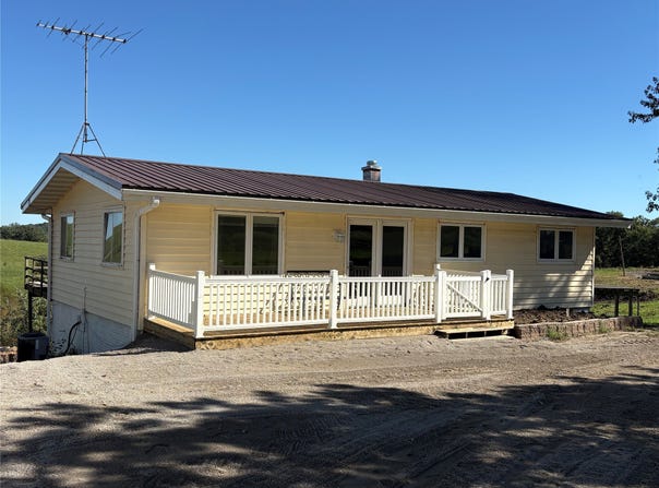 53864 170th Avenue, Chariton, IA 50049