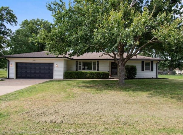 1605 E Franklin Street, Clinton, MO 64735