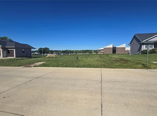 603 Rogers Ln, Center Point, IA 52213