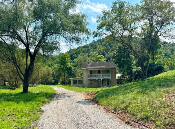 1548 Providence Road, Elizabeth, WV 26143