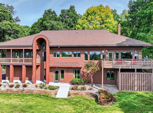 E445 Woodridge Drive, Eau Claire, WI 54701