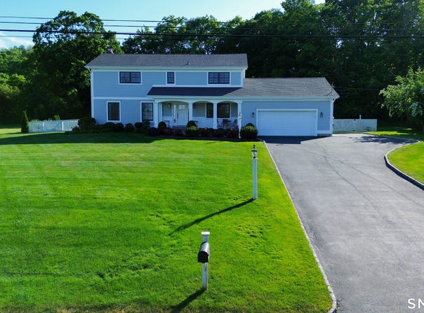 14 E Gate Road, Danbury, CT 06811
