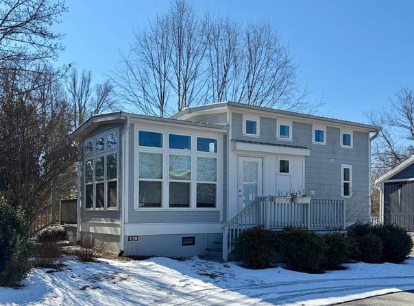 139 Drifting Brook Lane, Flat Rock, NC 28731