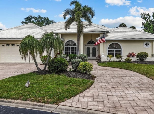 832 CARNOUSTIE Drive, VENICE, FL 34293
